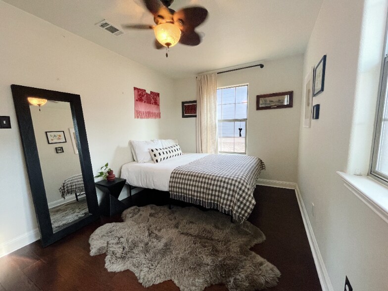 Building Photo - 7018 Crosswood Dr