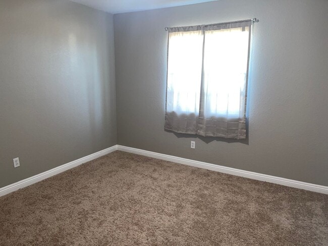 Building Photo - Modern Living in California City