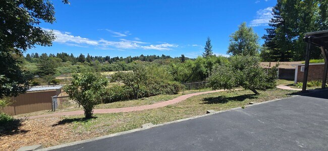 Building Photo - 105 Watertrough Rd