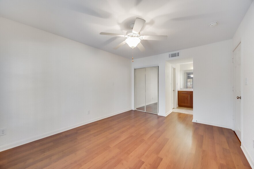 Building Photo - 7685 Northcross Dr