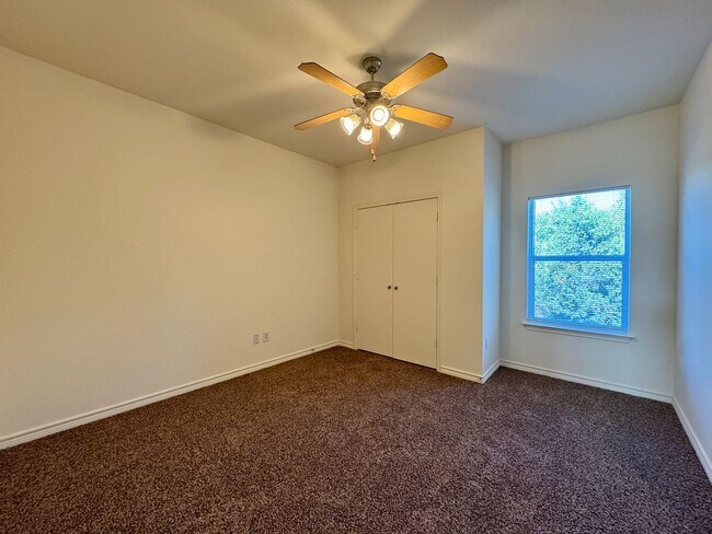 Building Photo - Duplex