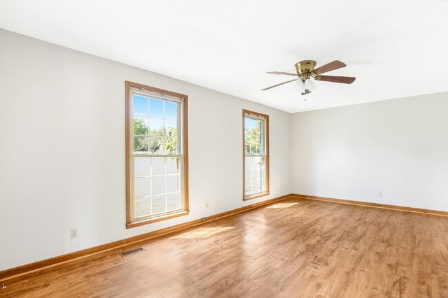 Building Photo - 3 Bedroom/2 Bathroom Home in Springfield