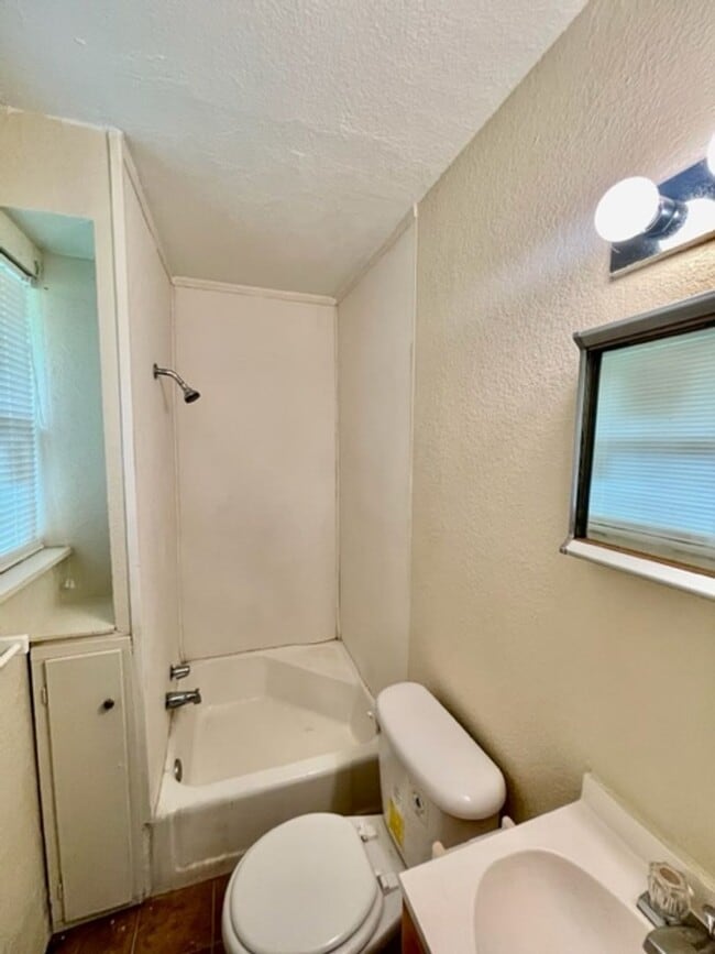 Building Photo - 2605 Speight Ave