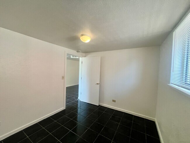 Building Photo - Garden level 1 bed 1 bath w/ large office near Central Park