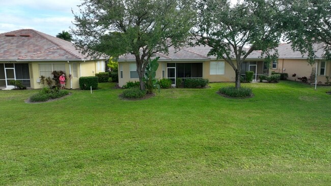 Building Photo - 2 Bedroom with Den and Garage. Over !800 Sq. Ft under air