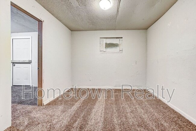 Building Photo - 1135 N Billen Ave