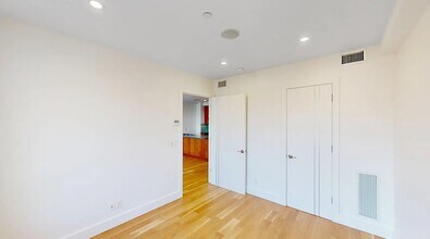 Building Photo - wonderful one bedroom for immediate move