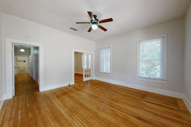 Building Photo - Fabulous 1925 Home in Bryan