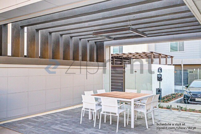 Building Photo - 1896 S Westside Dr