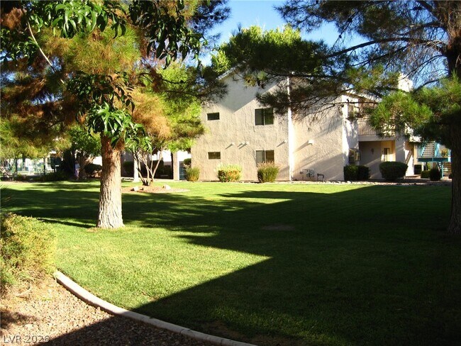 Building Photo - 2894 Lilac Ct