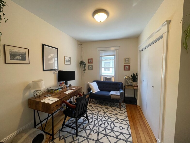 Building Photo - 11 Belmont Sq