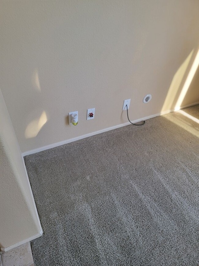 Building Photo - 2 BD/2 BATH