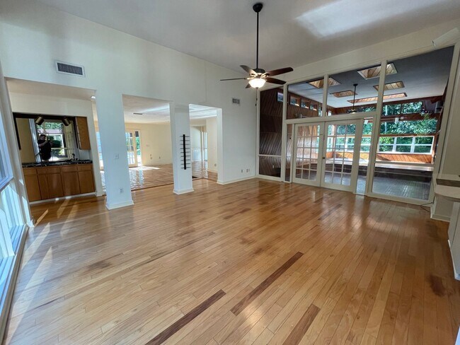 Building Photo - Mid-Century Modern Oasis on 5+ Acres – Pri...