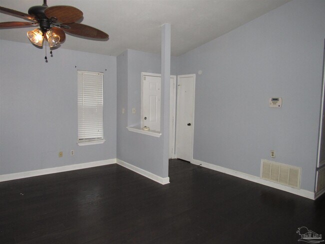 Building Photo - 7804 Oak Forest Dr
