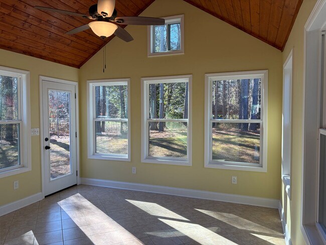 Building Photo - Beautiful Stepless Ranch