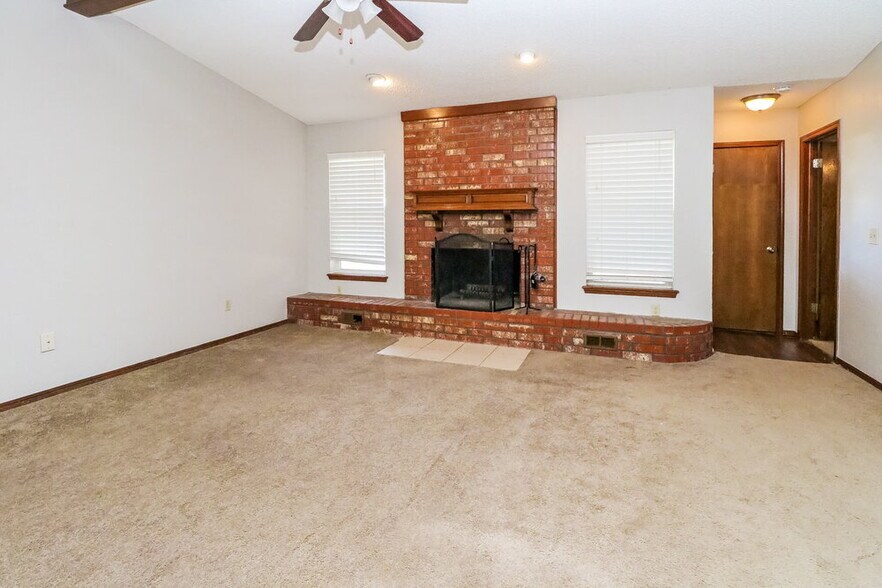 Building Photo - 12913 S Drexel Ave