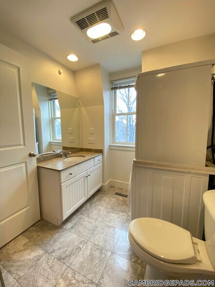 Building Photo - 110 Second St