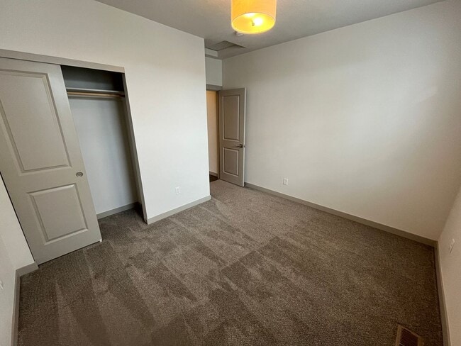 Building Photo - Newer 3 Bed/2 Bath Construction on Bend's Eastside - Cessna Drive