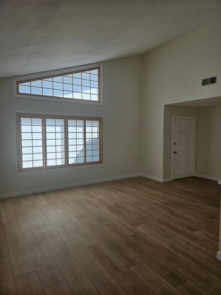 Building Photo - 6801 Glen Dr
