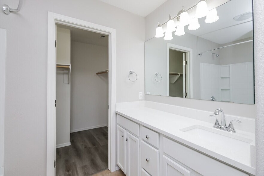 Building Photo - 38059 N Carolina Ave