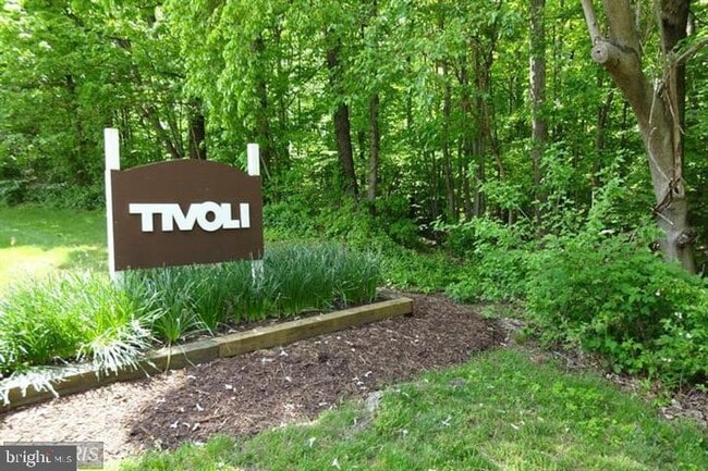 Building Photo - 5808 Royal Ridge Dr