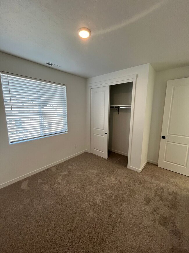 Building Photo - BRAND NEW 3 Bed 2.5 Bath Townhome