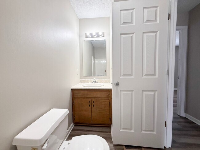 Building Photo - 1948 E 1st St