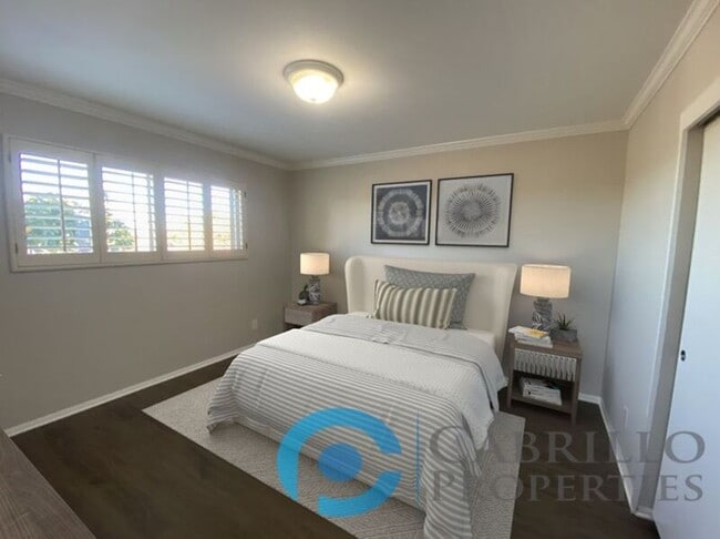 Building Photo - 3076 Governor Dr