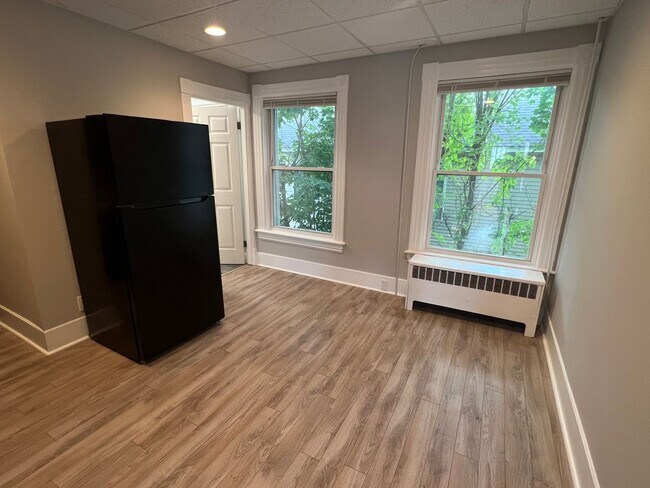 Building Photo - 68 Kenney St