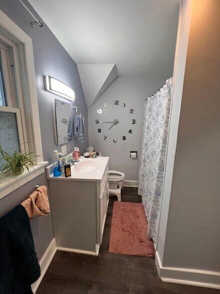 Building Photo - 17 Idlewild Park