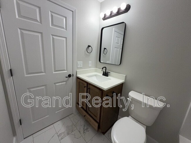 Building Photo - 7228 Par Ln