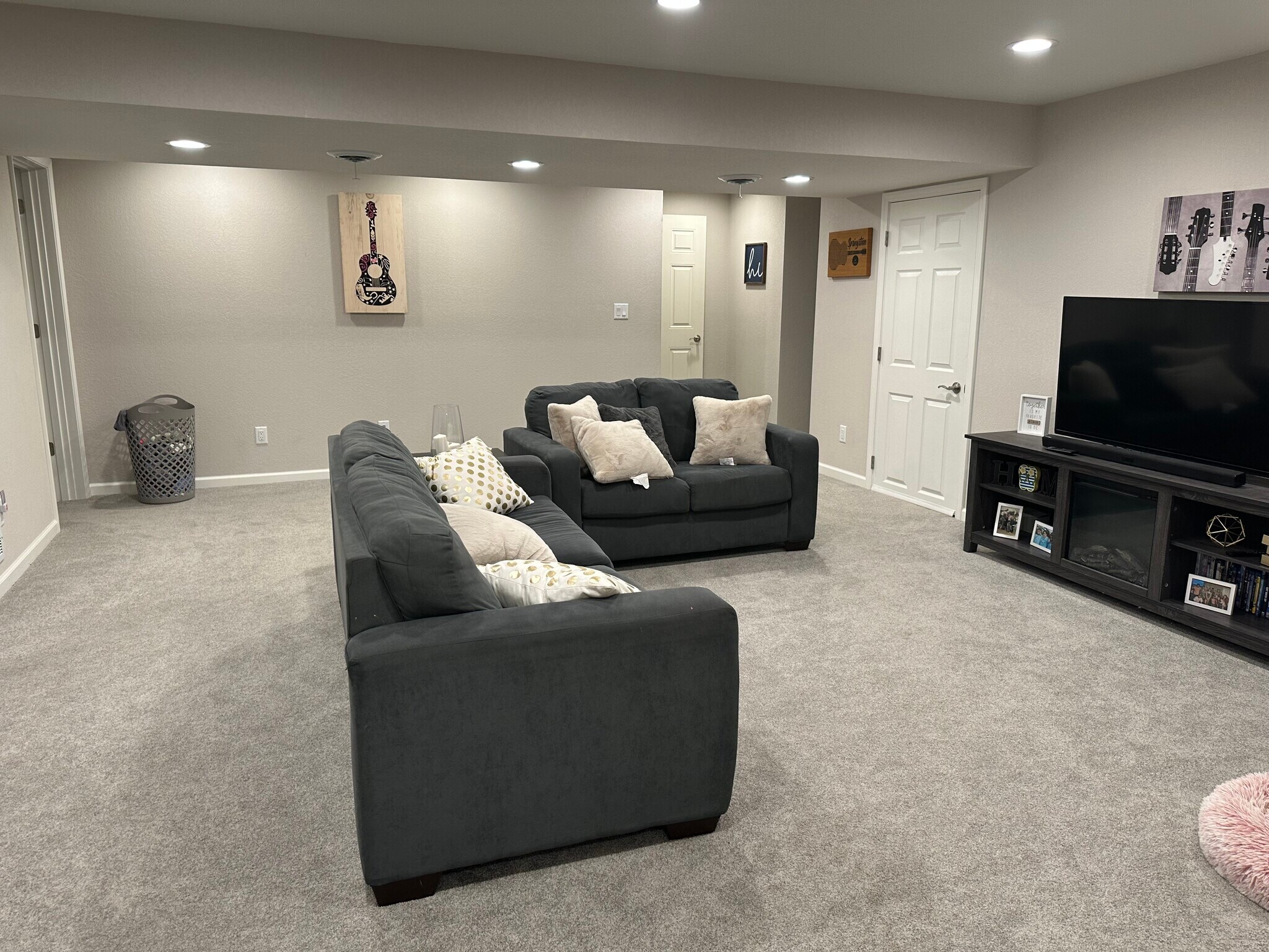 Building Photo - 450 Quiet Meadow Dr