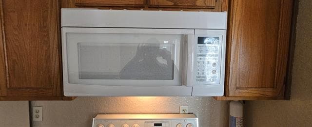 Building Photo - 9811 Walnut St