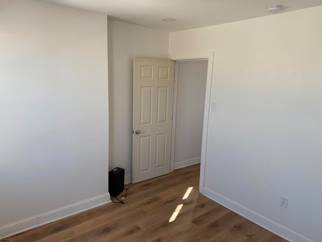 Building Photo - 2417 Pacific Ave