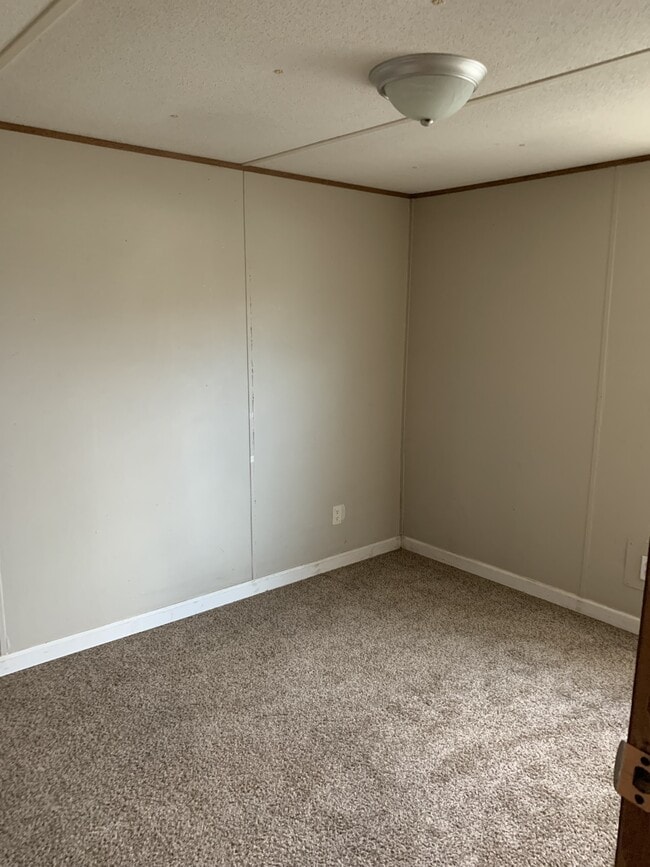 Building Photo - 502 Kayla St