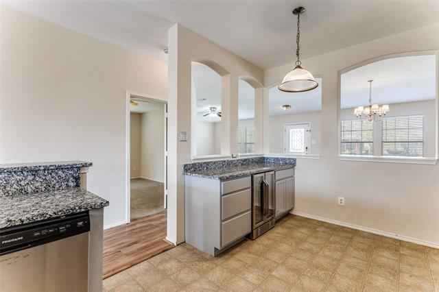 Building Photo - 725 Redwing Dr