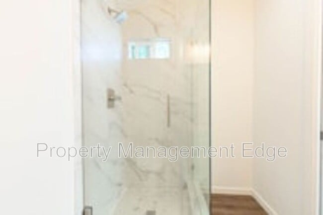 Building Photo - 40189 Julianne Dr