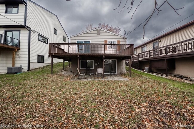 Building Photo - 5528 Sunnycrest Dr