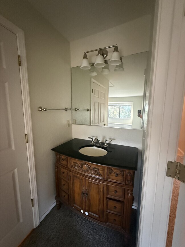 Building Photo - 488 Dogwood Dr