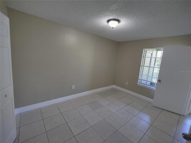 Building Photo - 445 Fountainhead Cir