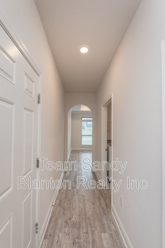 Building Photo - 9599 Pebble Stone Dr
