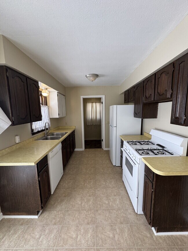 Building Photo - "Charming 2-Bedroom Retreat on South Walnut Street – Cozy Comfort Awaits in Wichita!"