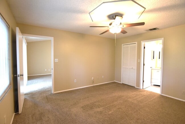 Building Photo - Water view 3/2 in Alafaya Woods. UPDATED k...