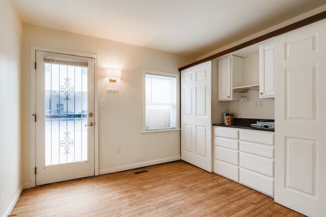 Building Photo - 1127 S Hanover St