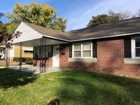 Building Photo - Recently Renovated 3 Bedroom Home! Very Spacious Living Area!! Master Bedroom with 1/2 Bath! Lots...