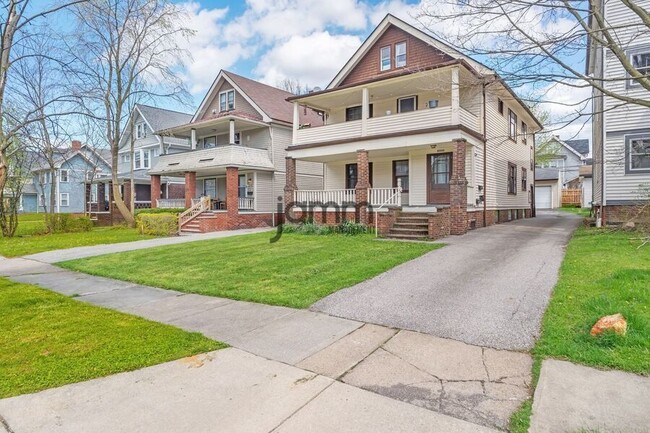 Building Photo - 1695 Glenmont Lower