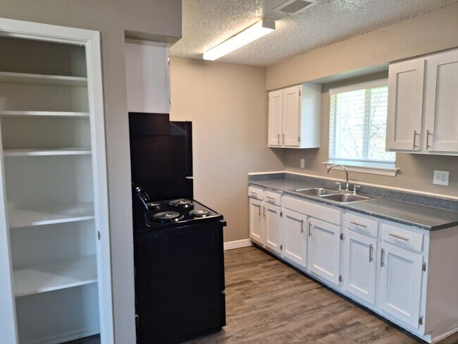 Building Photo - 2815 Wheatfield Dr