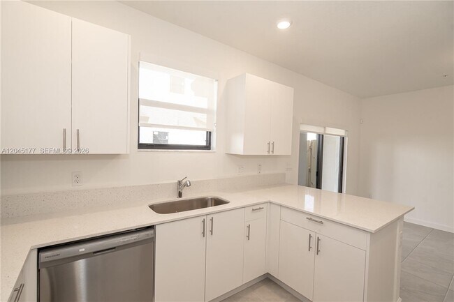 Building Photo - 270 SW 159th Pl