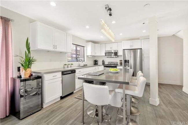 Building Photo - Exclusive Corona Del Mar Condo