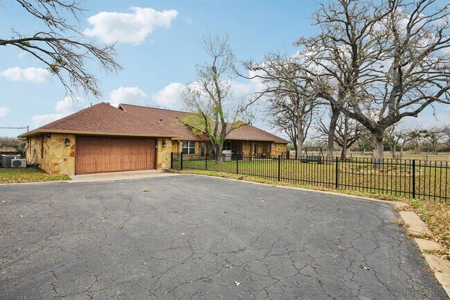 Building Photo - 6211 Acacia Dr